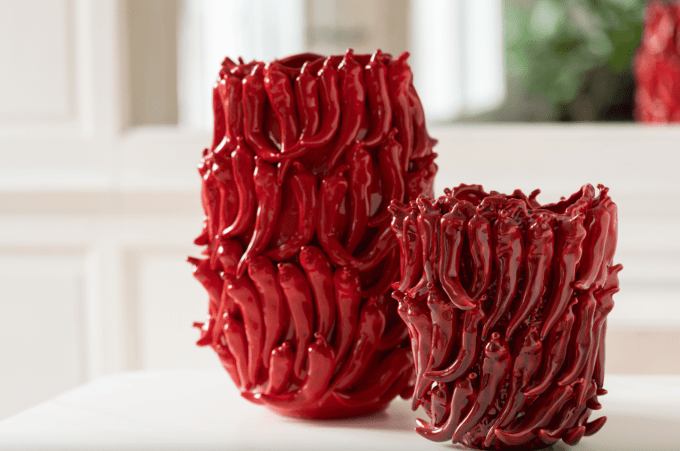 VASE EN PROCELAINE PIMENTS ROUGE L - J-LINE 