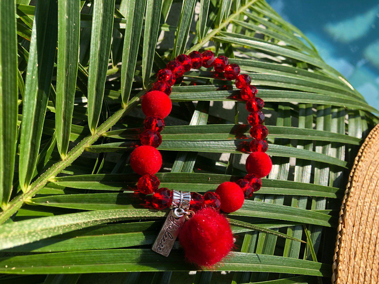 Bracelet femme rouge pompon