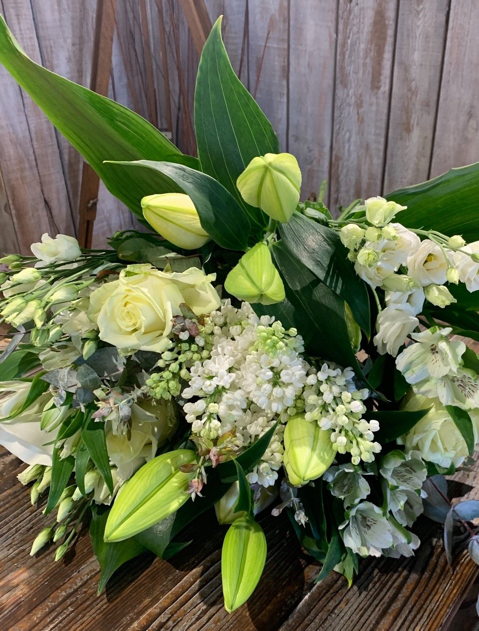 Bouquet de saison composé de Fleurs Blanches - BY L'OTANTIQUE