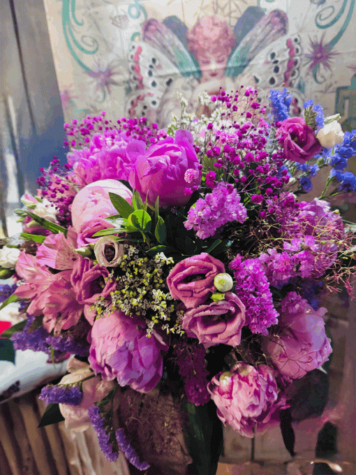Bouquet L'Otantique Mélodie aux fleurs roses de saison