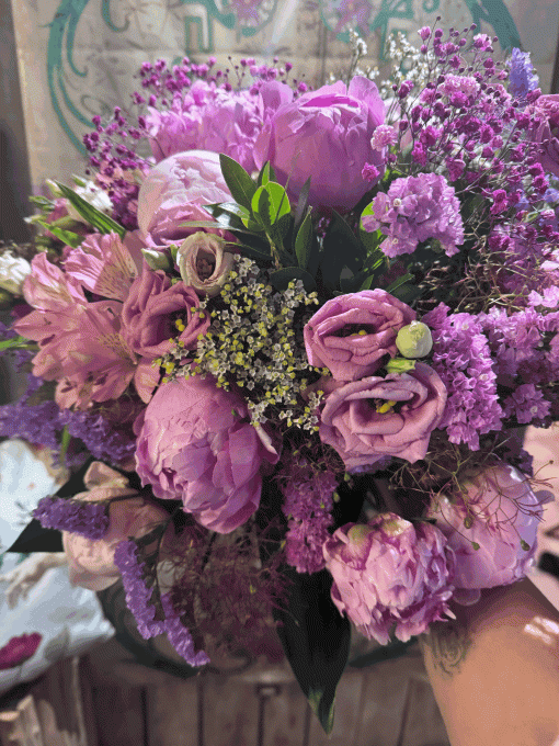 Bouquet L'Otantique Mélodie aux fleurs roses de saison